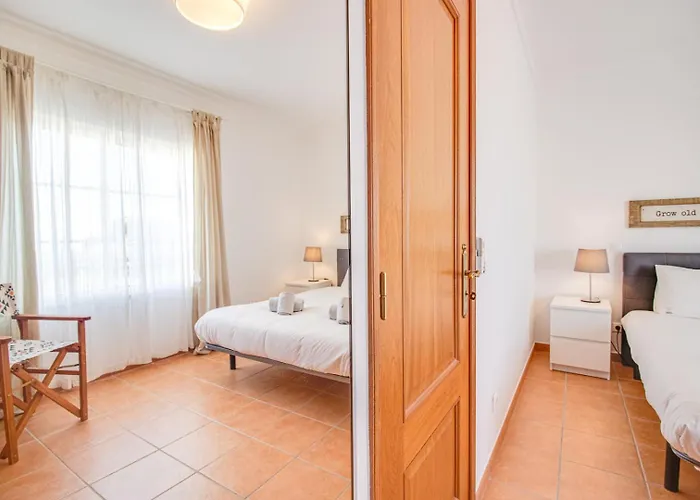 Periquito 2bd Pool Fast Wifi Ac Garden Albufeira