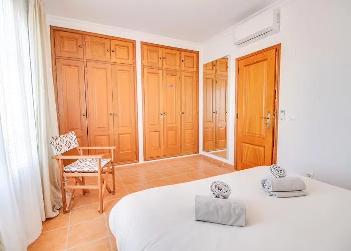 Periquito 2bd Pool Fast Wifi Ac Garden Albufeira