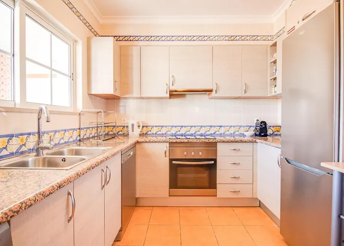 Periquito 2bd Pool Fast Wifi Ac Garden Villa Albufeira